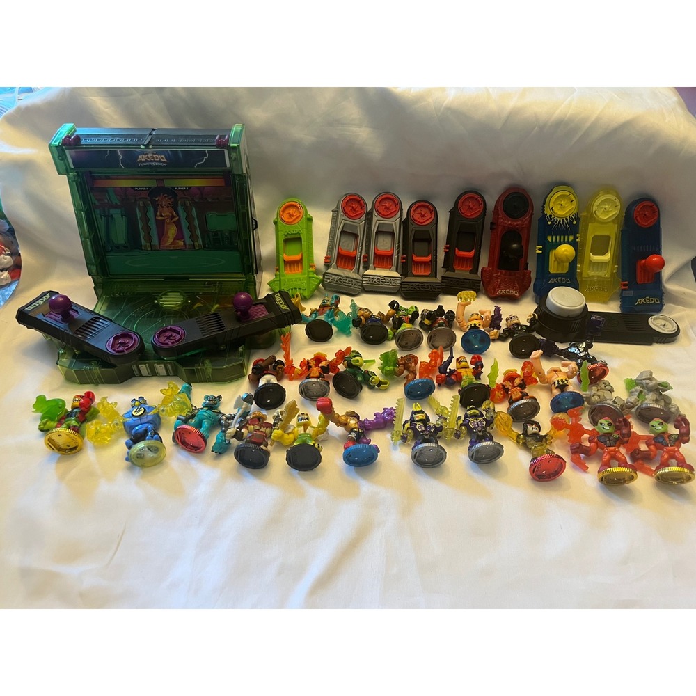 AKEDO Ultimate Arcade Warriors Lot 1 Arena 11 Controllers 27 Figures